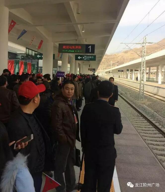 萬(wàn)人見(jiàn)證！蘭渝鐵路隴南站順利通車！