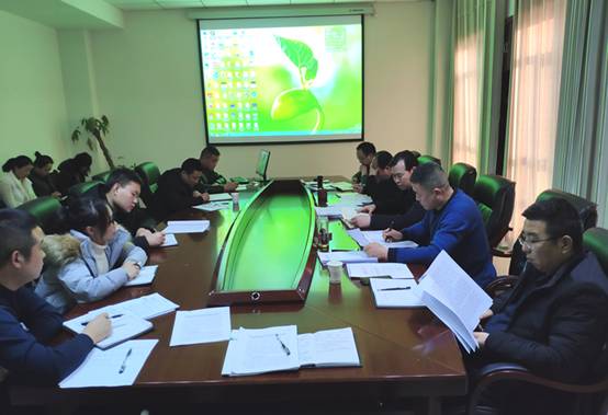 隴南市龍江城鄉(xiāng)發(fā)展集團公司召開黨委中心組理論學習(擴大)會議