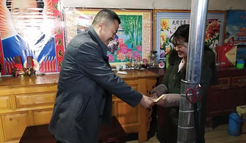 堅持精準(zhǔn)幫扶，合力脫貧攻堅——市龍江城鄉(xiāng)發(fā)展集團(tuán)、隴南太平洋財險公司聯(lián)合開展幫扶文縣橋頭鎮(zhèn)安子坡村2019年春節(jié)慰問活動