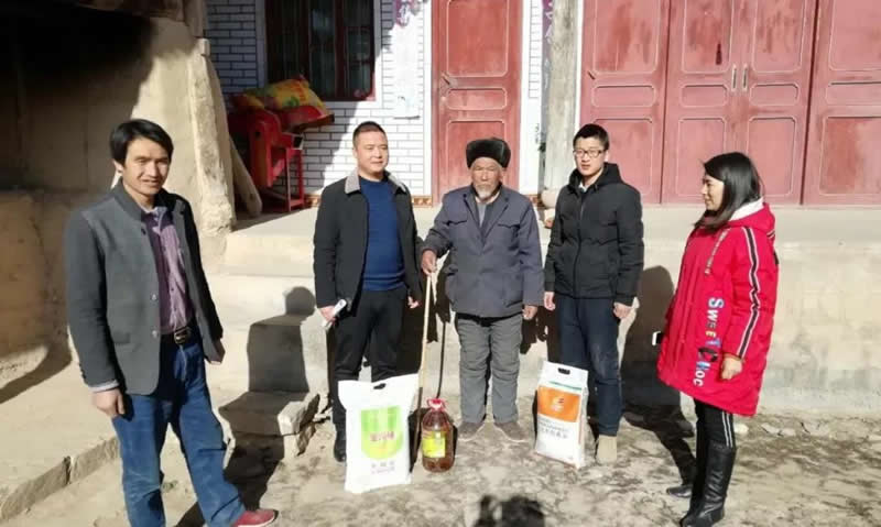 堅持精準(zhǔn)幫扶，合力脫貧攻堅——市龍江城鄉(xiāng)發(fā)展集團(tuán)、隴南太平洋財險公司聯(lián)合開展幫扶文縣橋頭鎮(zhèn)安子坡村2019年春節(jié)慰問活動