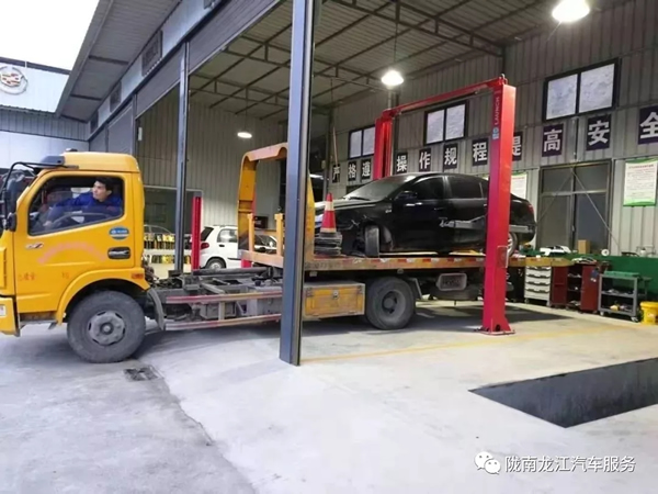 金錘鈑金，銀槍噴漆！龍江汽修值得信賴！