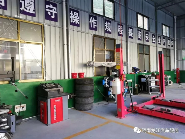 金錘鈑金，銀槍噴漆！龍江汽修值得信賴！