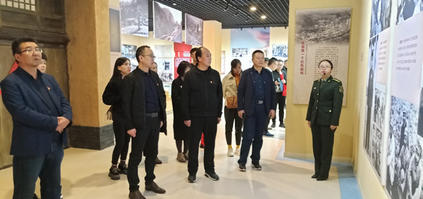 市龍江集團(tuán)開展“不忘初心、牢記使命”主題黨日活動