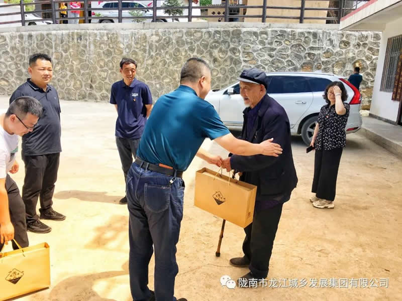 “感黨恩、憶黨史”，--市龍江城鄉(xiāng)發(fā)展集團(tuán)公司開展慶祝建黨99周年主題黨日活動(dòng)